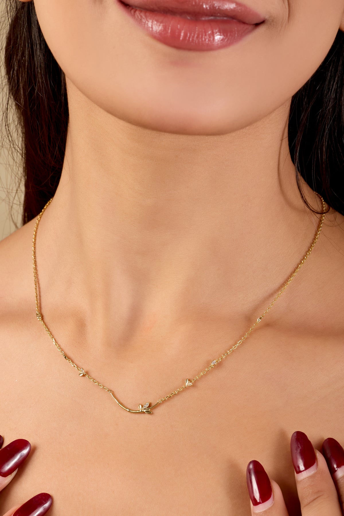 14K Solid Gold Curved Botanical Leaf Bar Moissanite Pendant Necklace