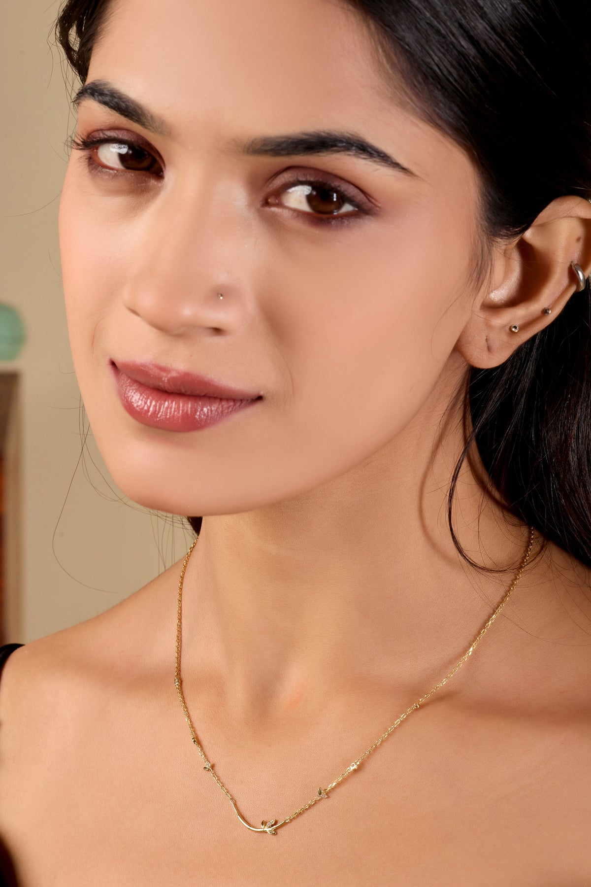 14K Solid Gold Curved Botanical Leaf Bar Moissanite Pendant Necklace