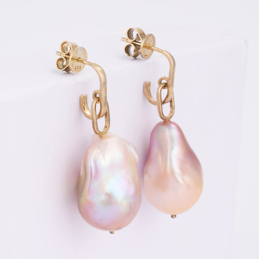 Textured 14K Gold Wire Link Baroque Pearl Dangle Earrings