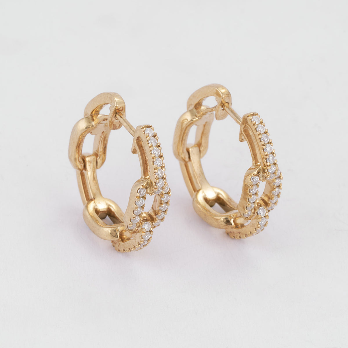Chain Link Accent Pave Round Moissanite Diamond Hoop Earrings